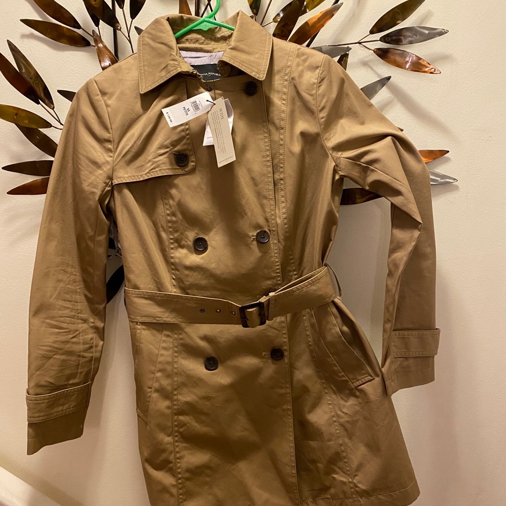 NWT- Banana Republic Classic Tan Trench - Picture 2 of 10